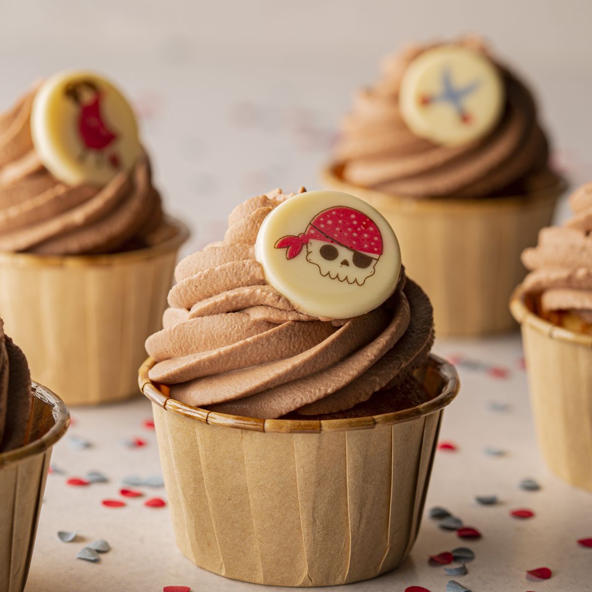 Cupcake au chocolat avec décor pirates - Chocolatree