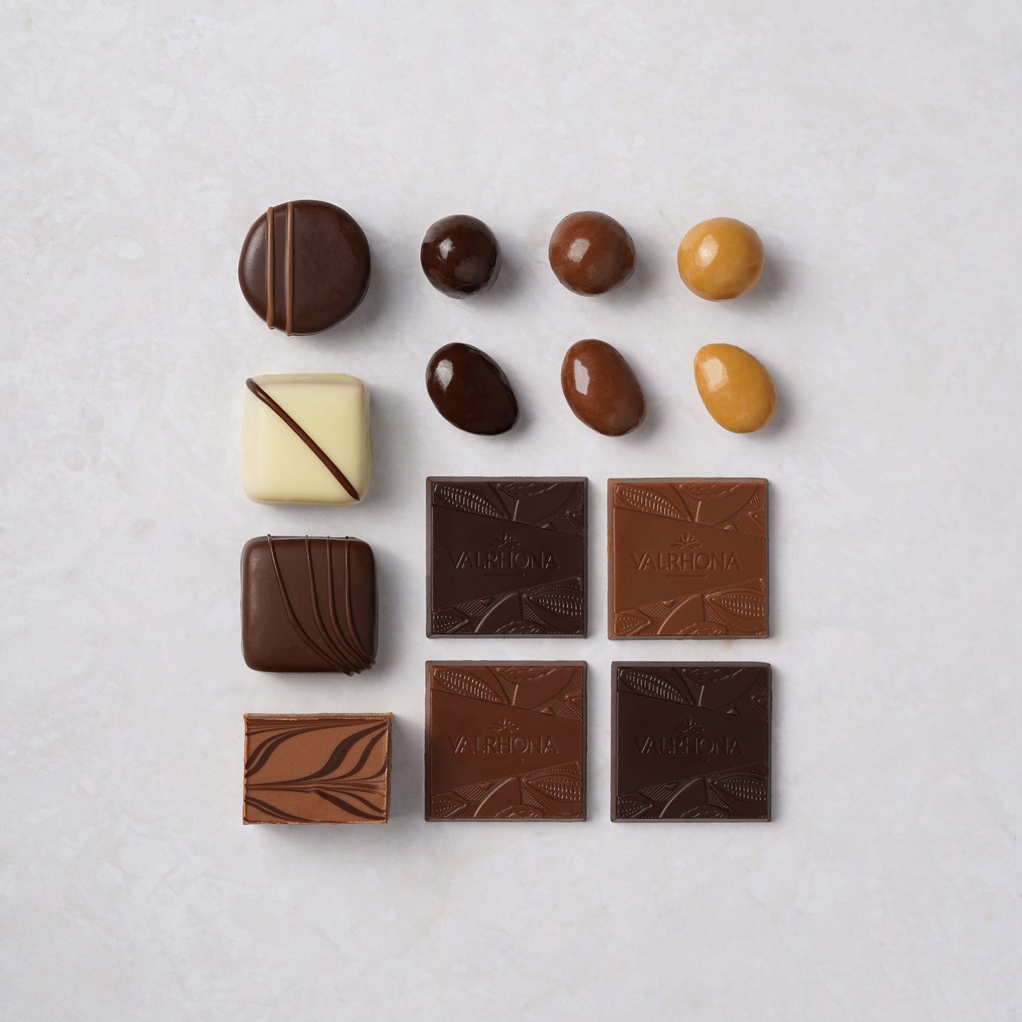 bonbons de chocolat et carrés valrhona